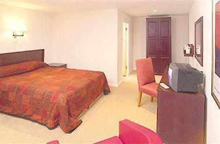 Hotel St Lawrence ลูตัน ภายนอก รูปภาพ